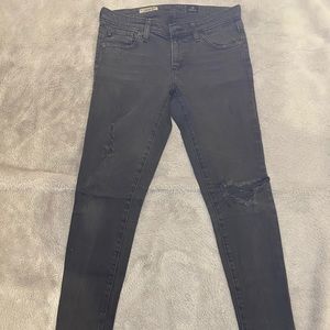 AG Adriano Goldschmied the classic legging Ankle cut and it’s a light black wash